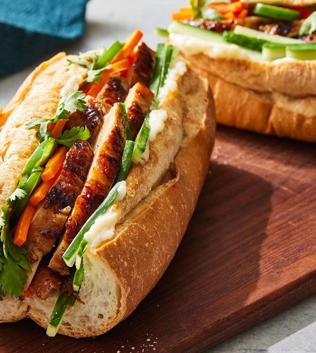 chile chicken bahn mi